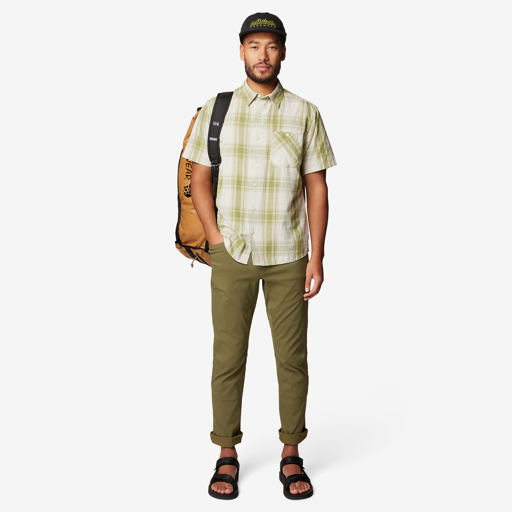 Mountain Hardwear M Cottonwood™ Lite Short Sleeve Shirt in GRÜN