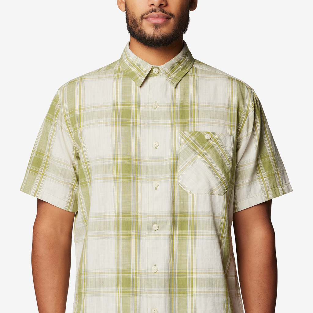 Mountain Hardwear M Cottonwood™ Lite Short Sleeve Shirt in GRÜN