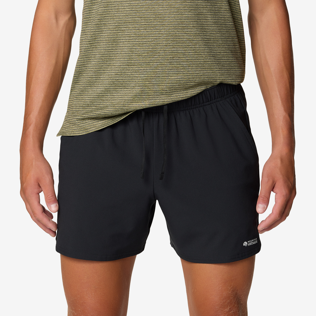 Mountain Hardwear M Shade Lite™ Short in SCHWARZ