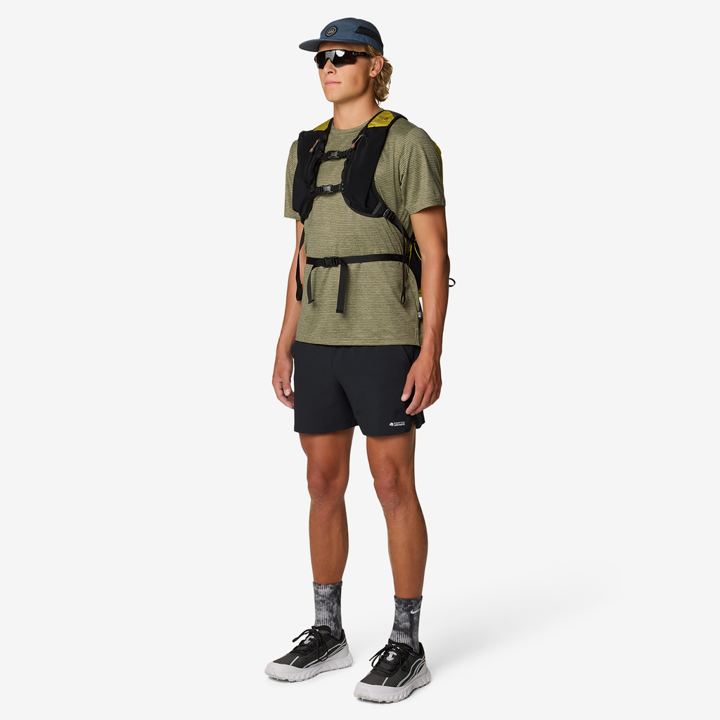 Mountain Hardwear M Shade Lite™ Short in SCHWARZ