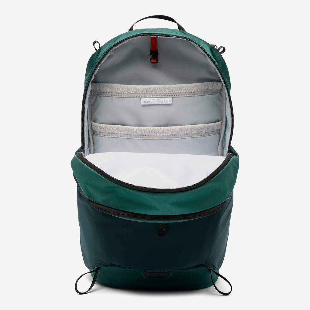Mountain Hardwear Field Day™ 22L Backpack in GRÜN