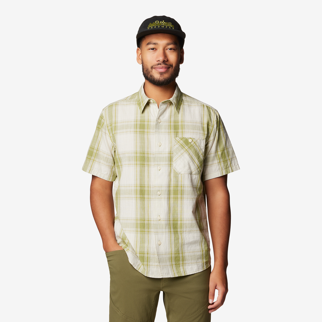 Mountain Hardwear M Cottonwood™ Lite Short Sleeve Shirt in GRÜN