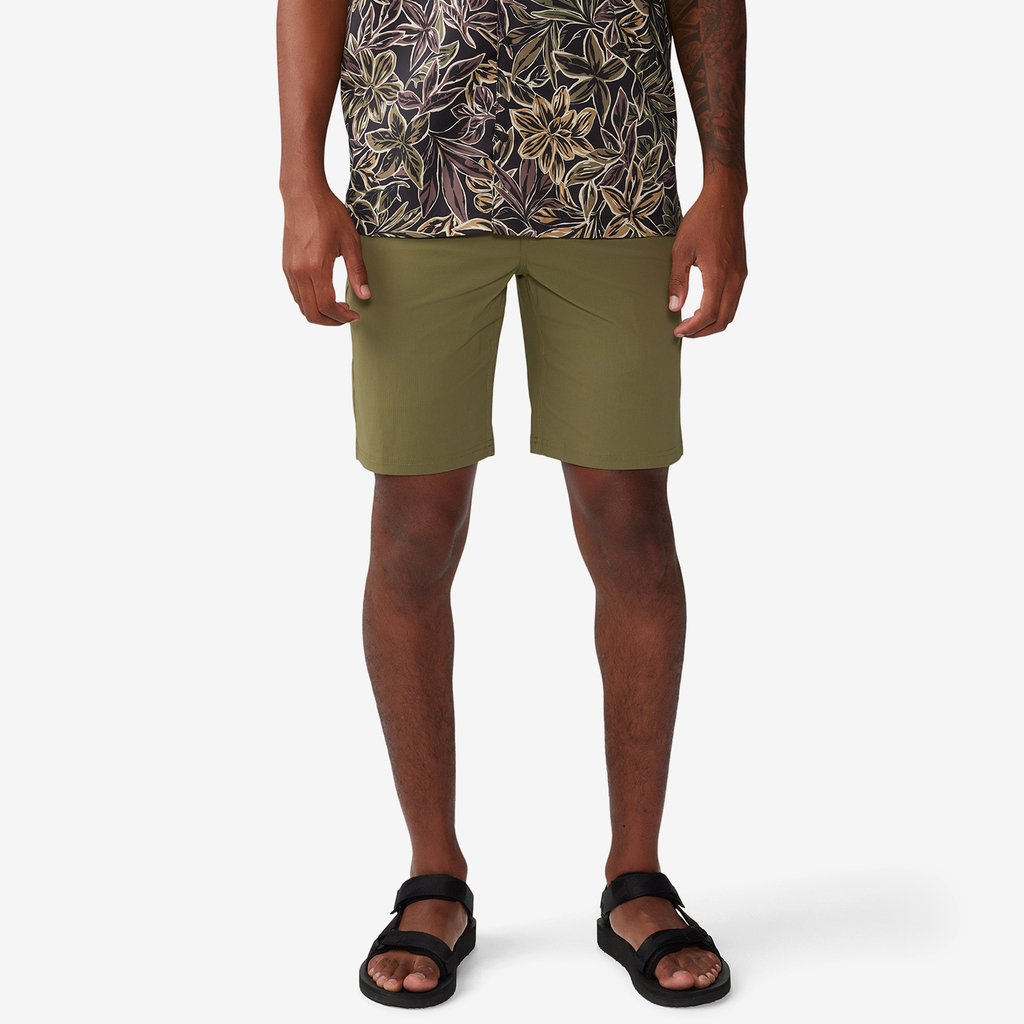 Mountain Hardwear M Axton™ Short in GRÜN