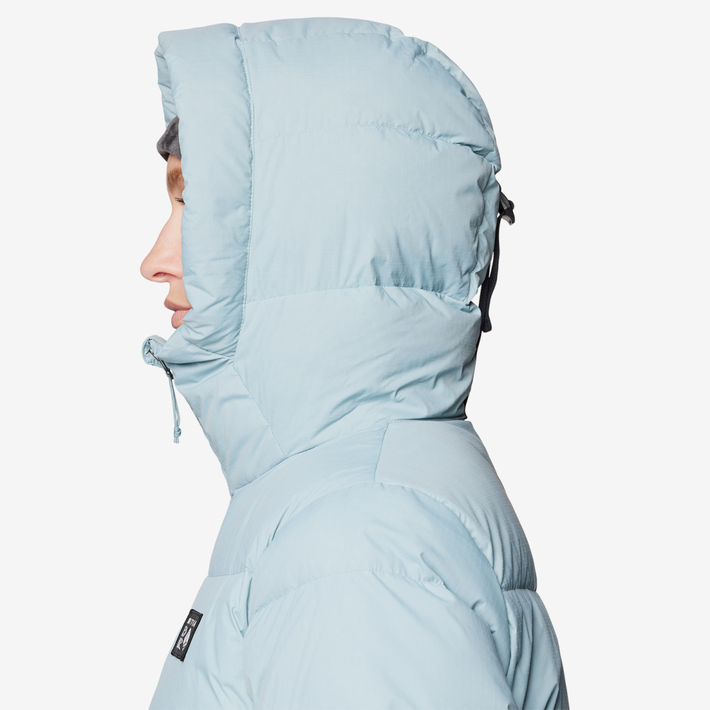 Mountain Hardwear W Nevadan™ Down Long Parka in BLAU