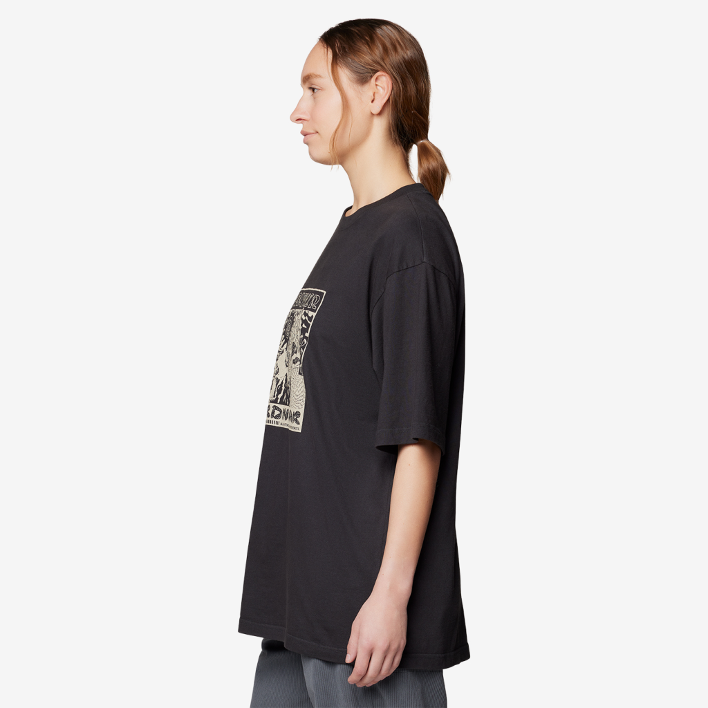 Mountain Hardwear M Collab Graphic™ Short Sleeve in SCHWARZ