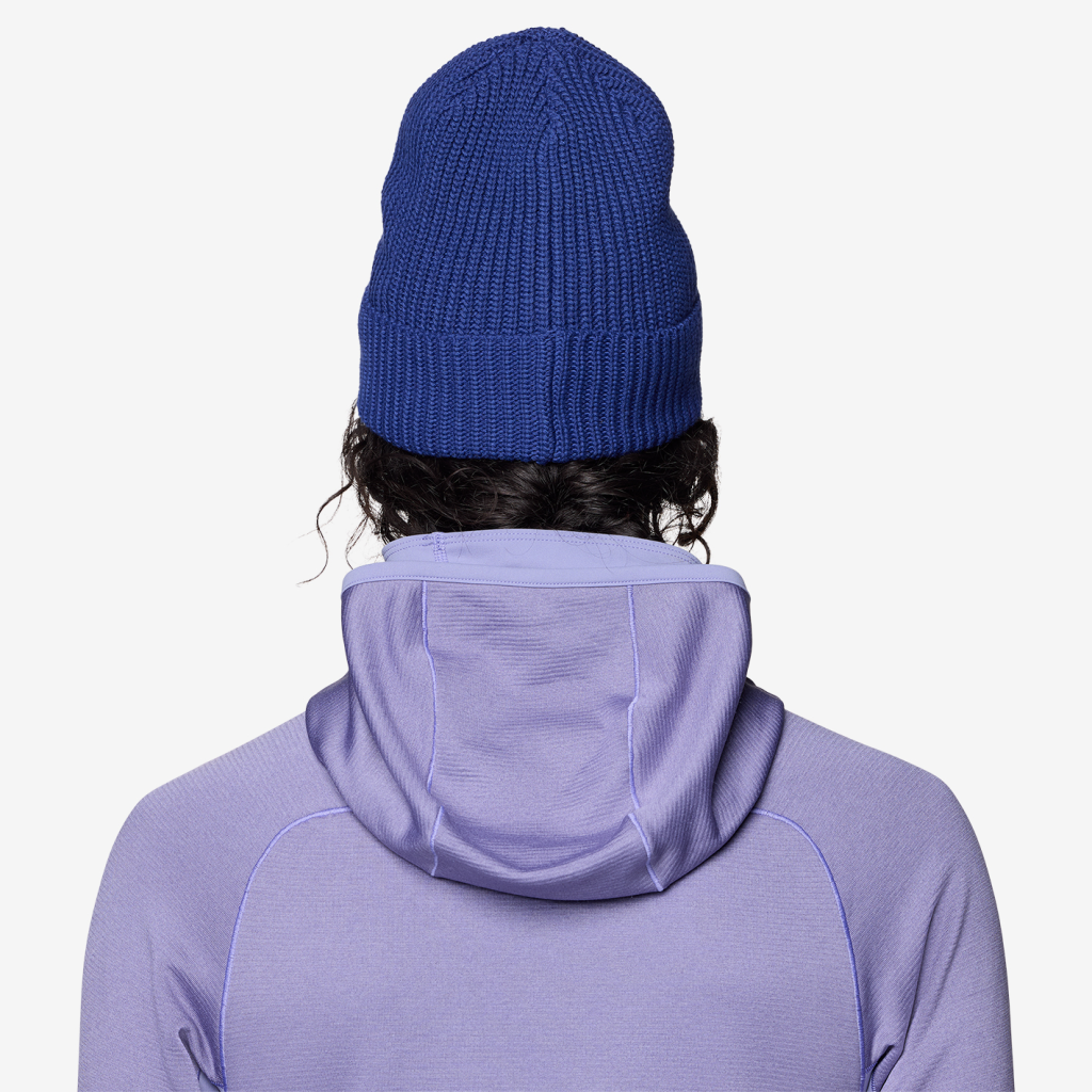 Mountain Hardwear Cabin to Curb™ Beanie in BLAU