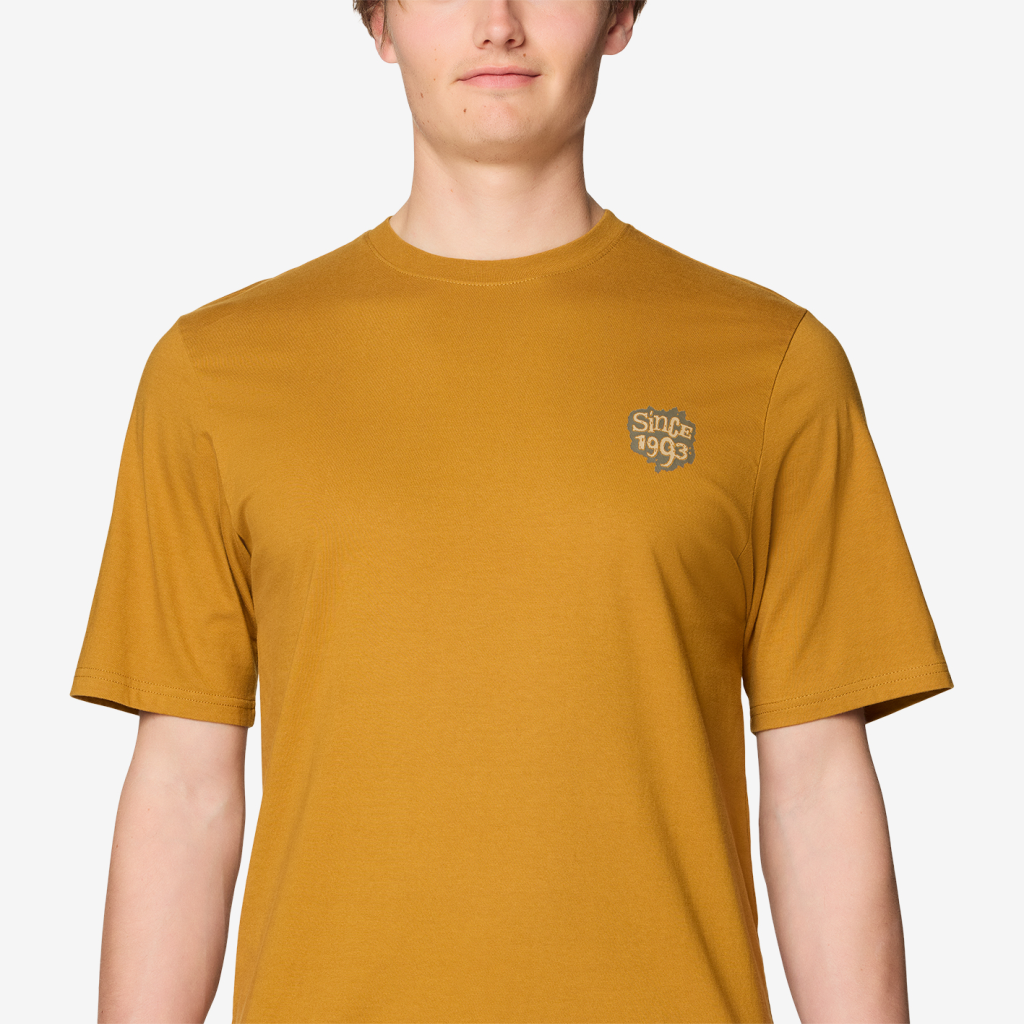 Mountain Hardwear M MHW 90s Type Tilt Graphic SS in GELB