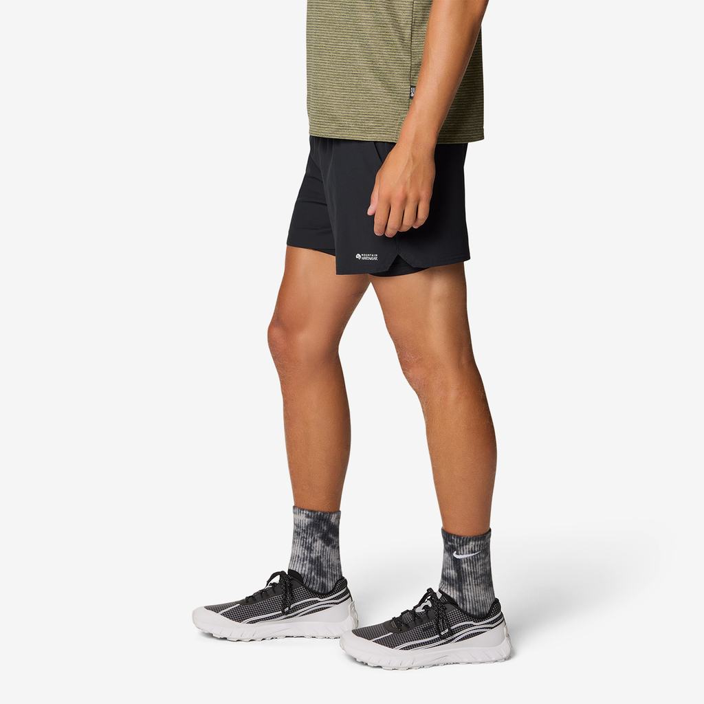 Mountain Hardwear M Shade Lite™ Short in SCHWARZ