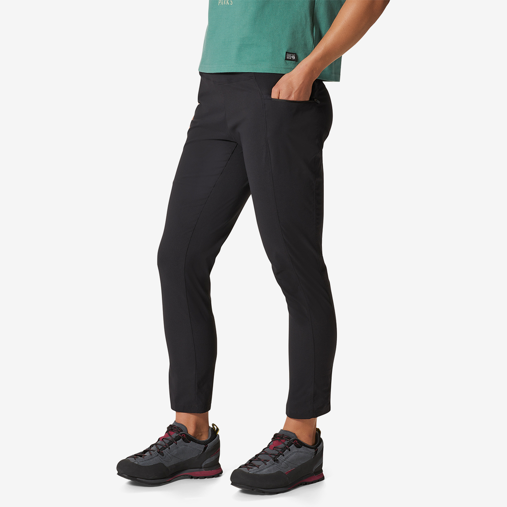 Mountain Hardwear W Dynama™ High Rise Ankle Pant in SCHWARZ