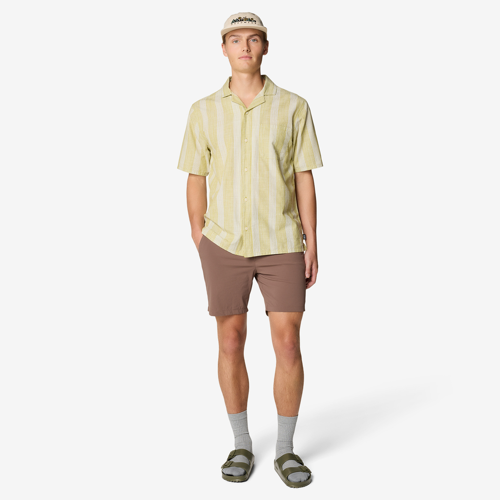 Mountain Hardwear M Cottonwood™ Camp Lite Short Sleeve Shirt in GRÜN