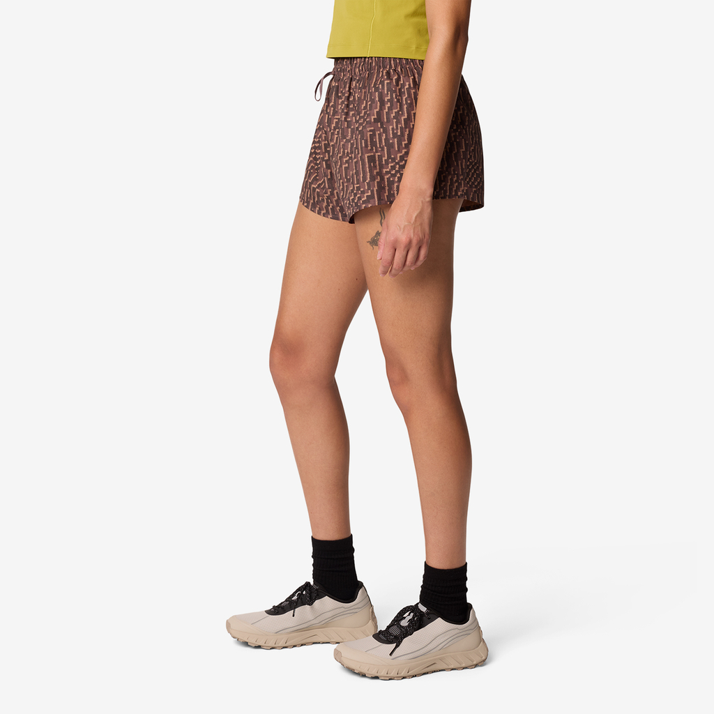 Mountain Hardwear W Shade Lite™ Short in BRAUN