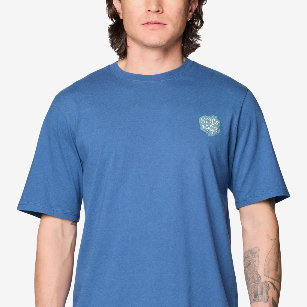Mountain Hardwear M MHW 90s Type Tilt Graphic SS in BLAU