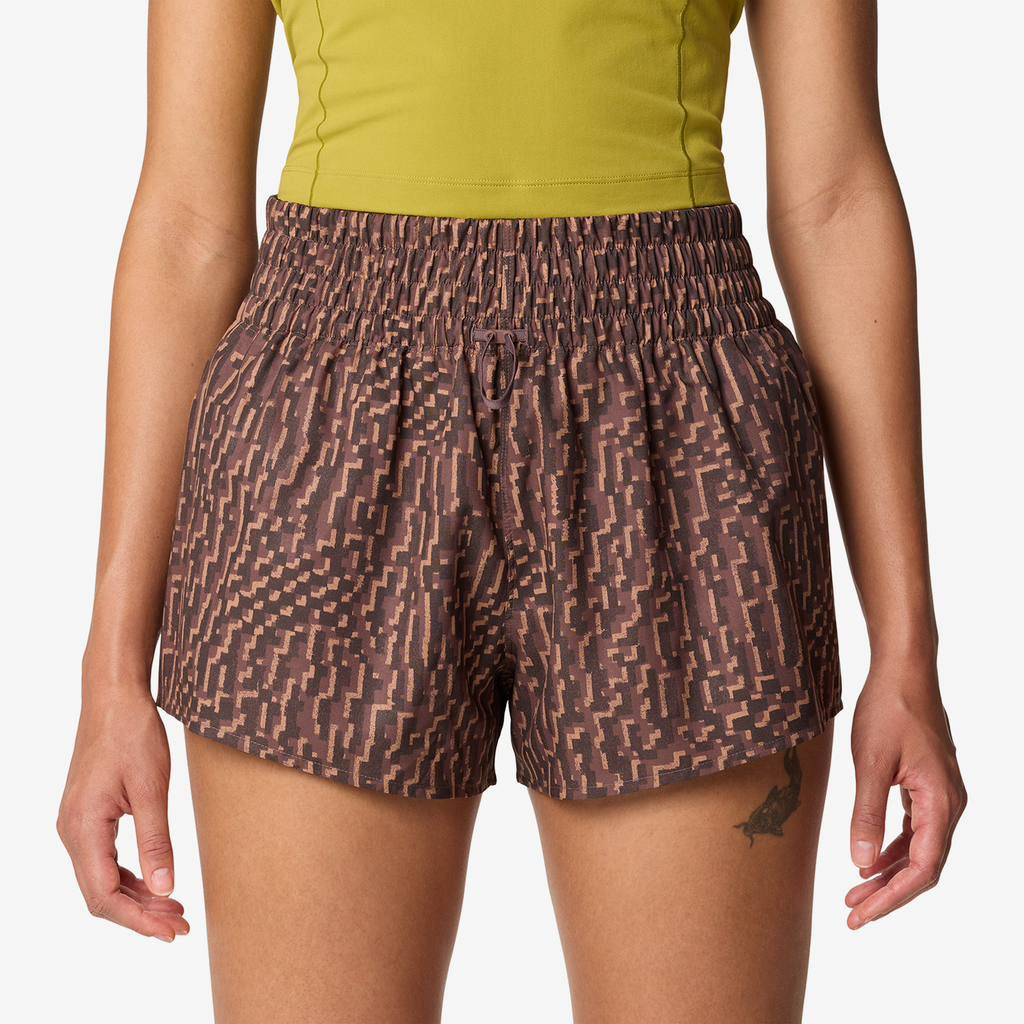 Mountain Hardwear W Shade Lite™ Short in BRAUN