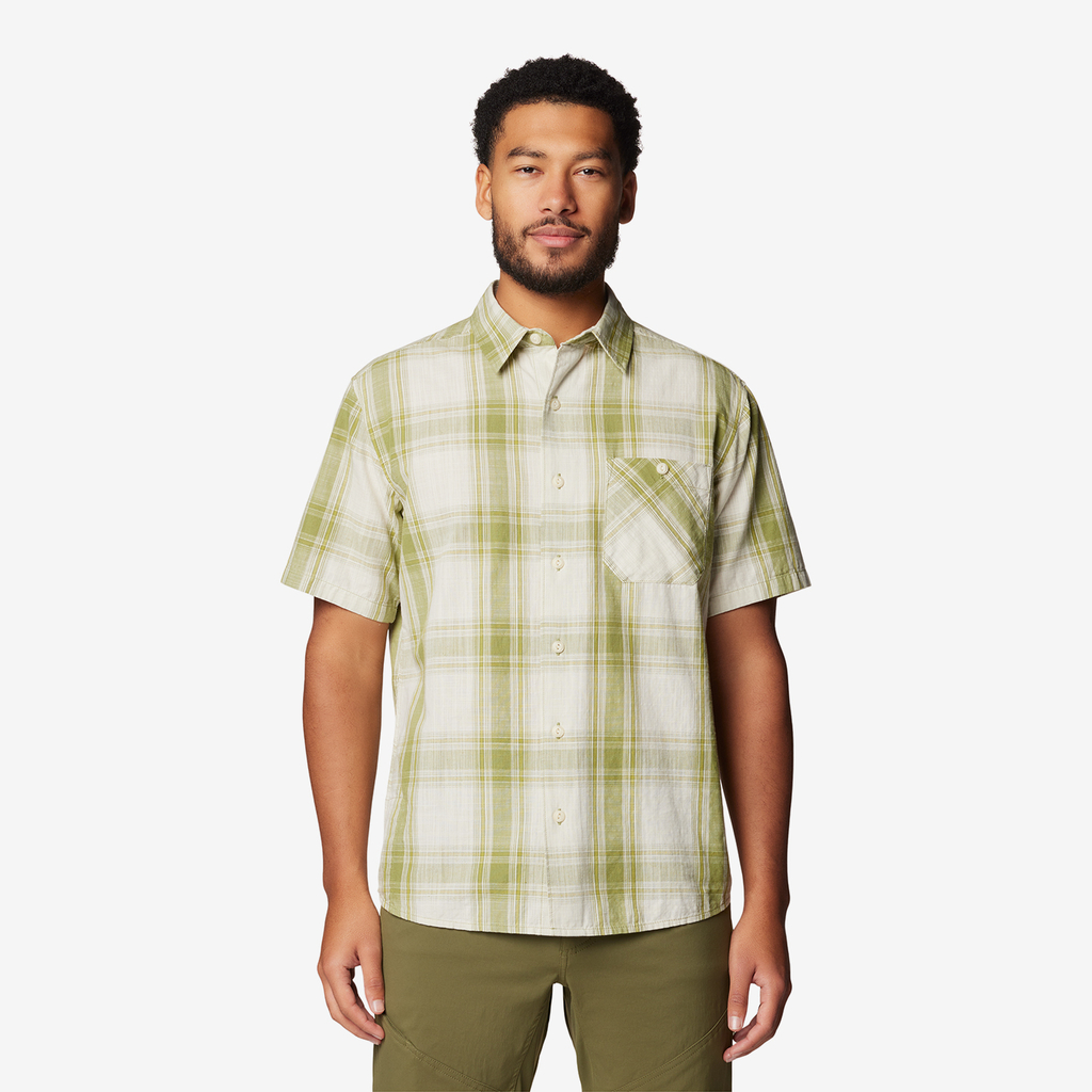Mountain Hardwear M Cottonwood™ Lite Short Sleeve Shirt in GRÜN