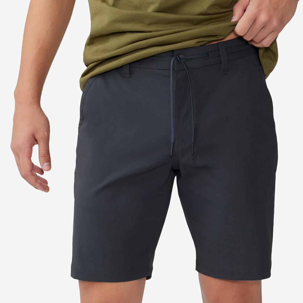 Mountain Hardwear M Axton™ Short in BLAU