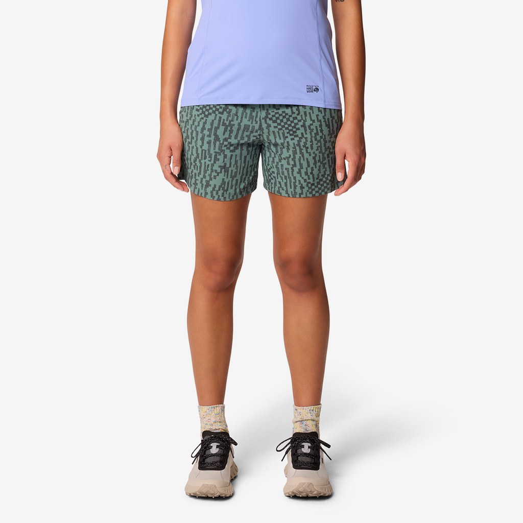 Mountain Hardwear W Dynama™ Short in GRÜN