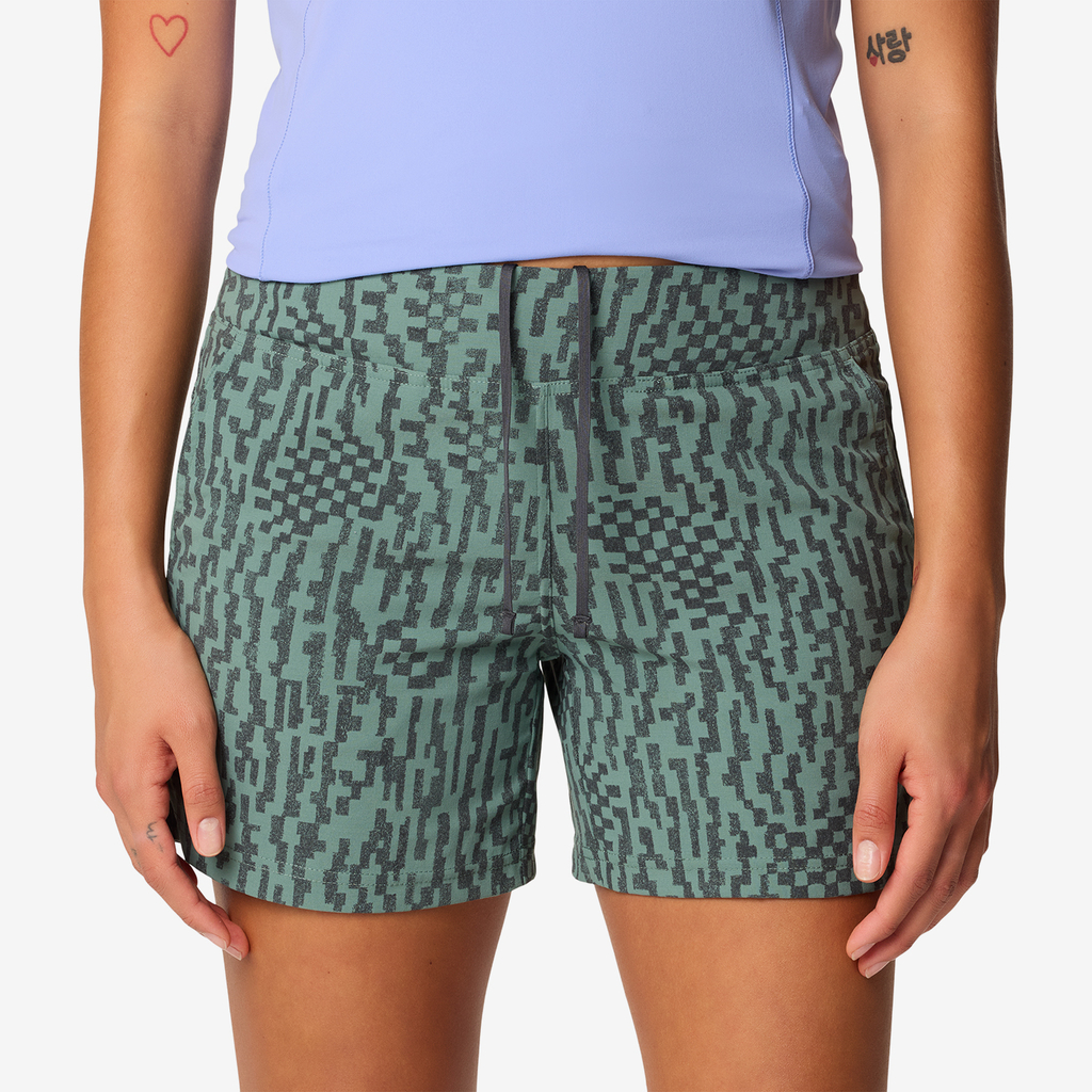 Mountain Hardwear W Dynama™ Short in GRÜN