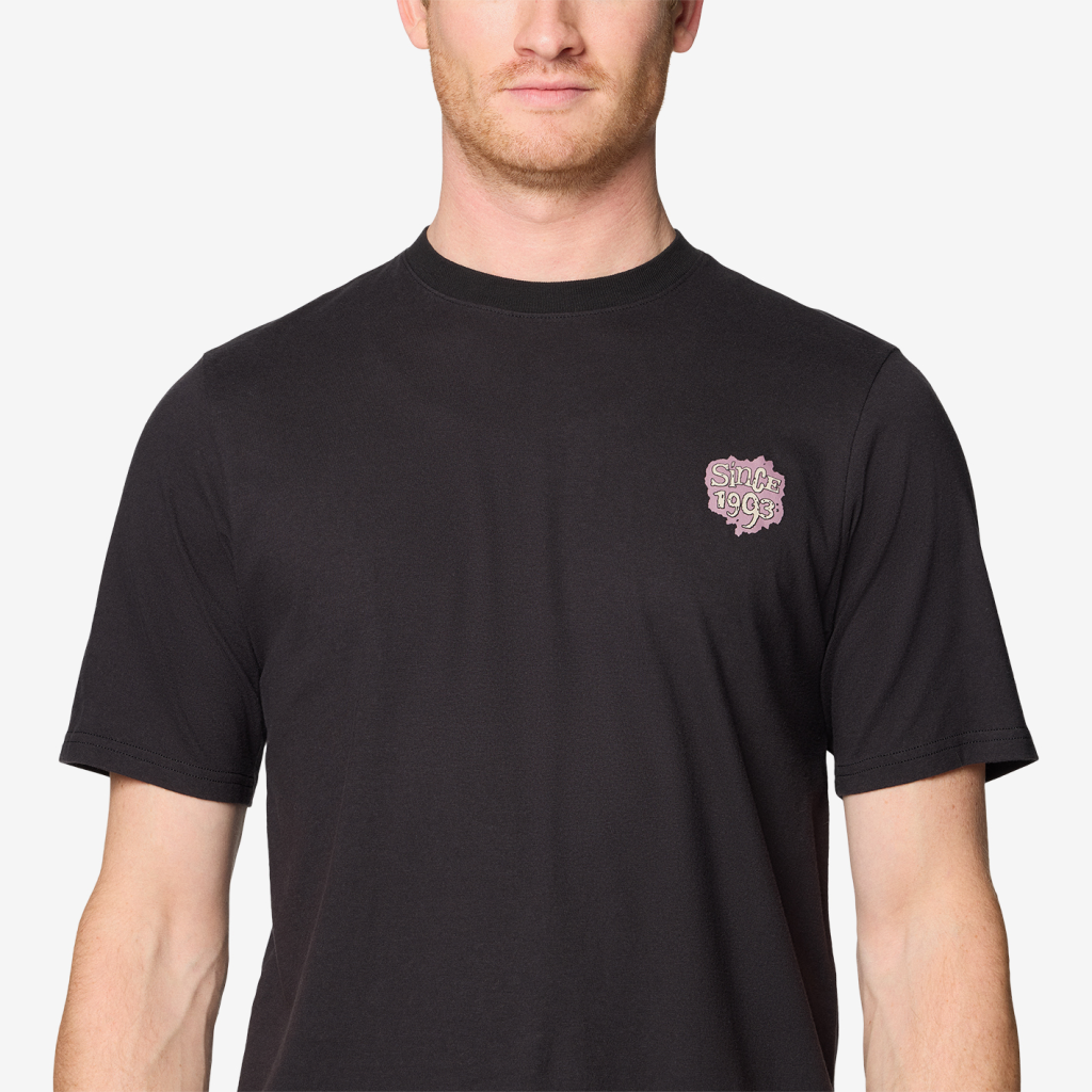 Mountain Hardwear M MHW 90s Type Tilt Graphic SS in SCHWARZ