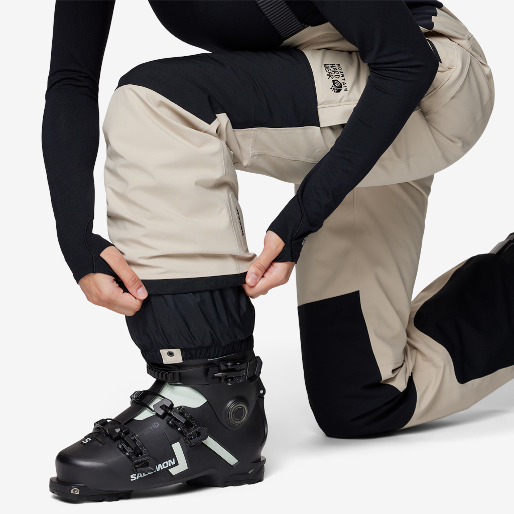 Mountain Hardwear W Powder Maven™ Bib in SCHWARZ