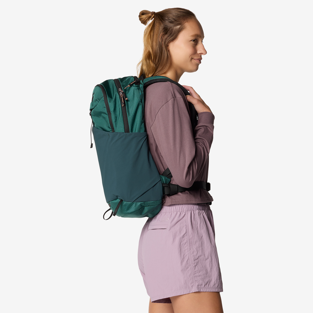 Mountain Hardwear Field Day™ 22L Backpack in GRÜN