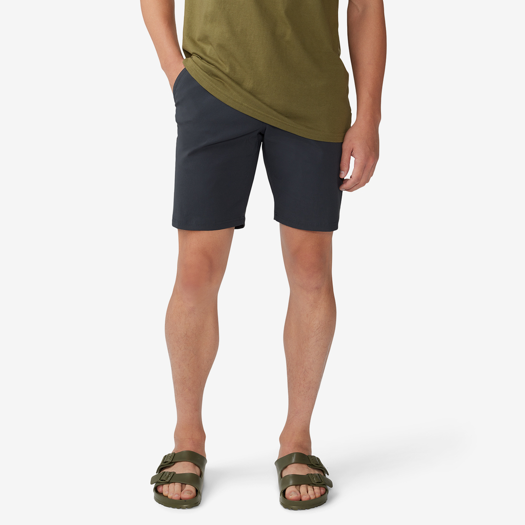 Mountain Hardwear M Axton™ Short in BLAU