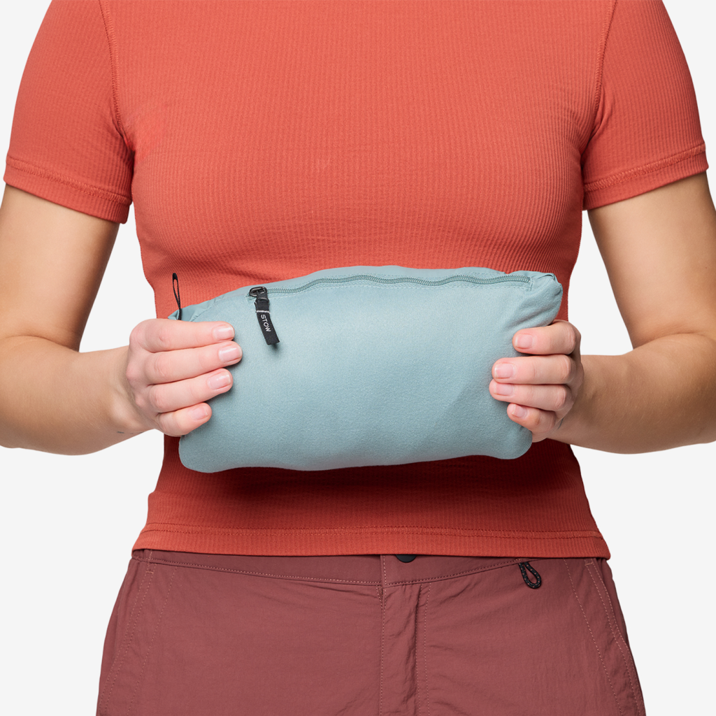 Mountain Hardwear W Stretchdown™ Light Jacket in BLAU