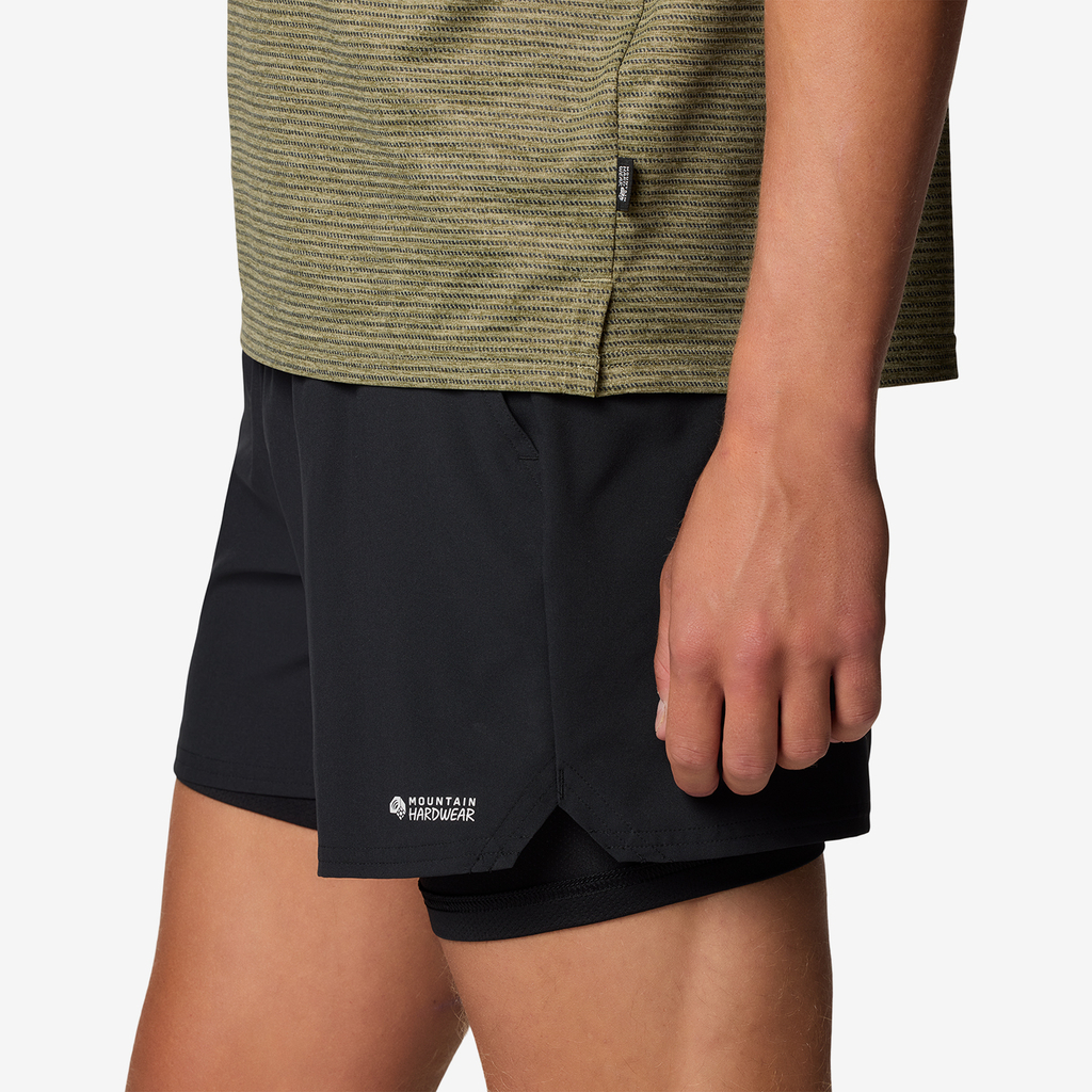 Mountain Hardwear M Shade Lite™ Short in SCHWARZ