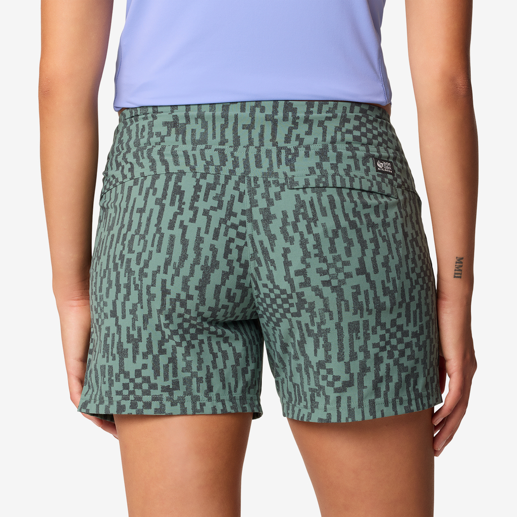 Mountain Hardwear W Dynama™ Short in GRÜN