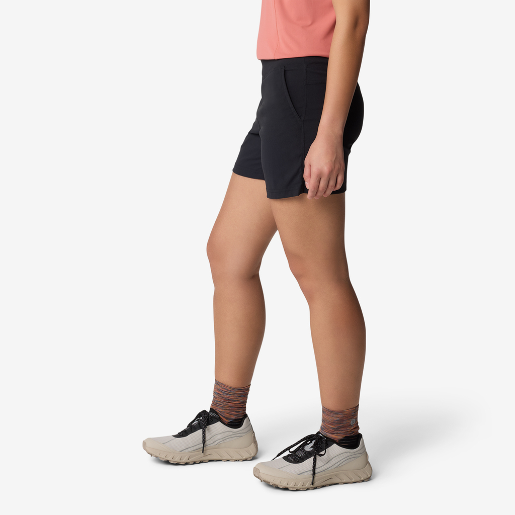 Mountain Hardwear W Dynama™ Short in SCHWARZ