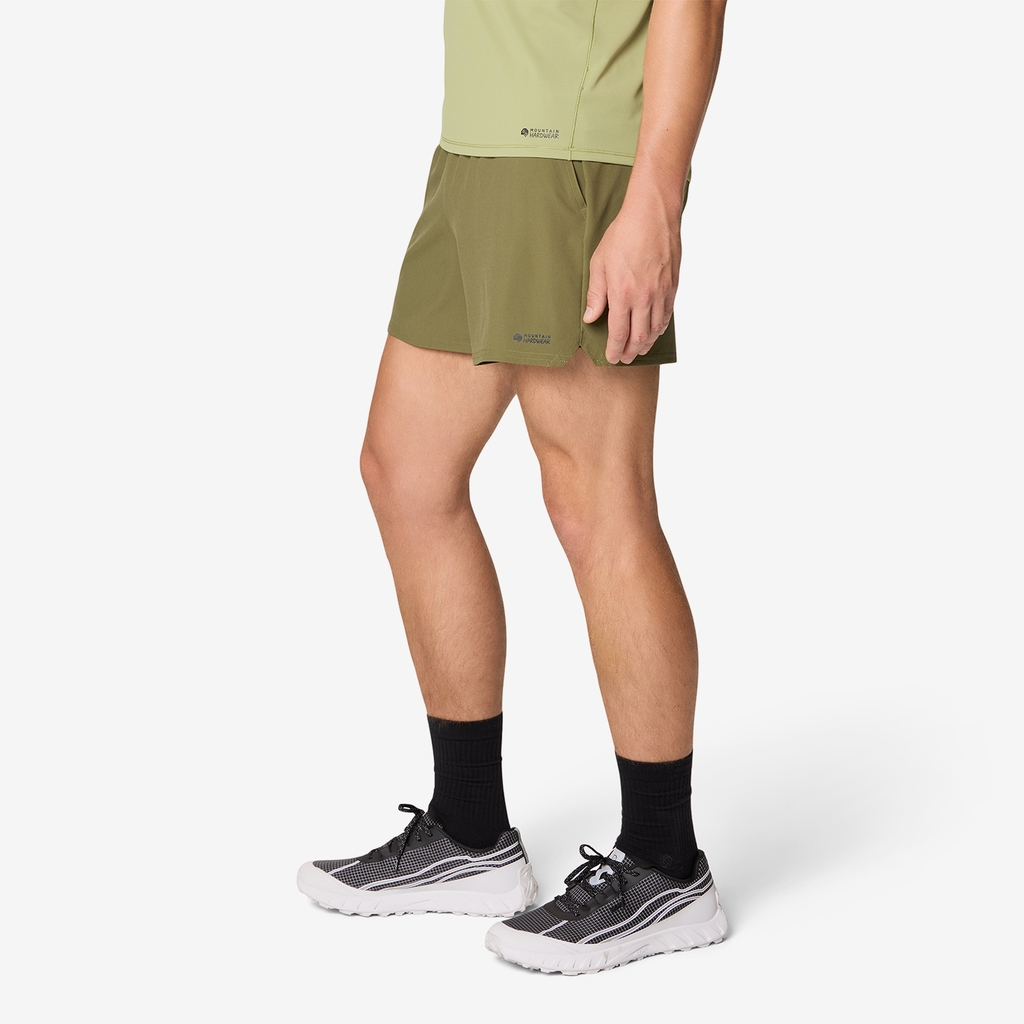 Mountain Hardwear M Shade Lite™ Short in GRÜN