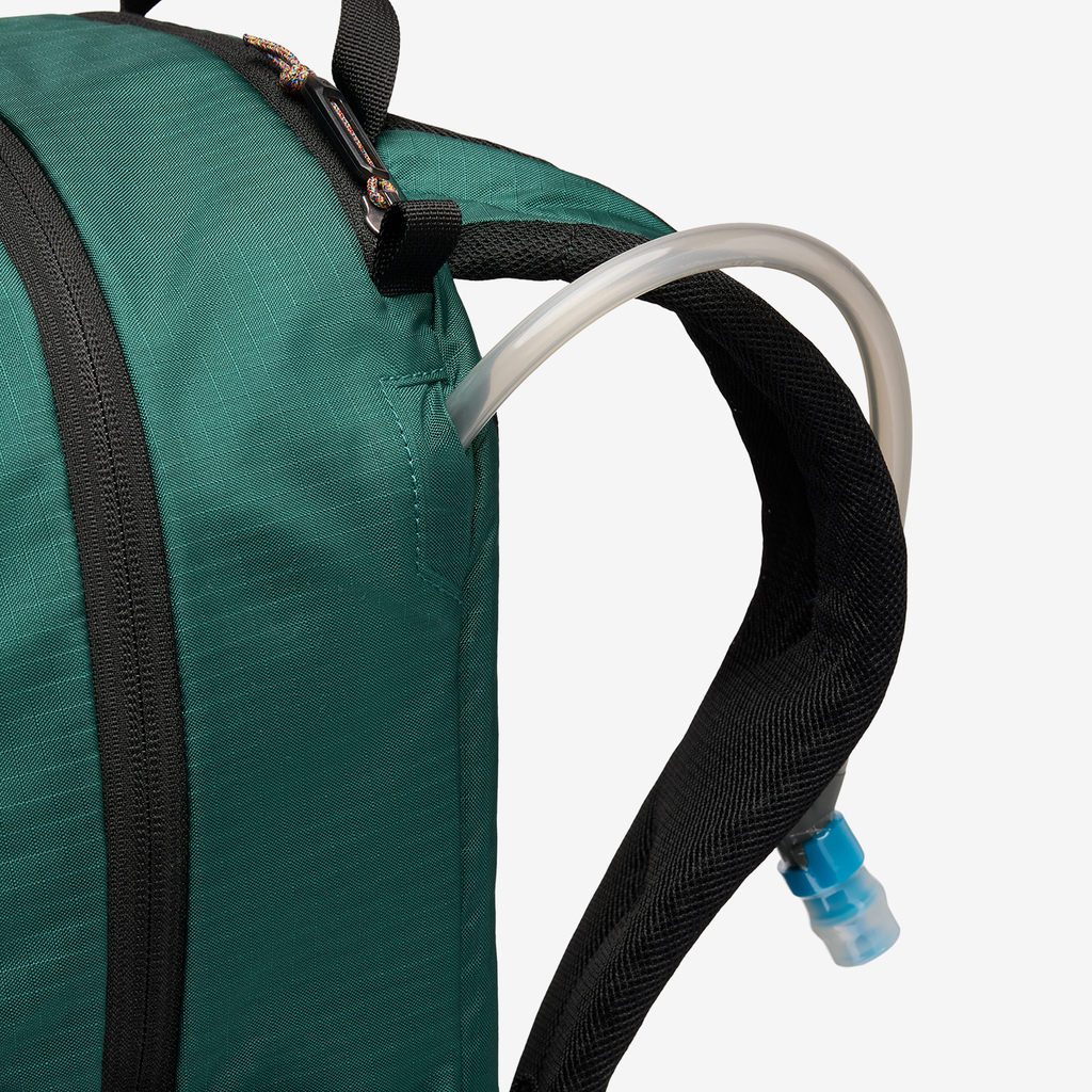 Mountain Hardwear Field Day™ 22L Backpack in GRÜN