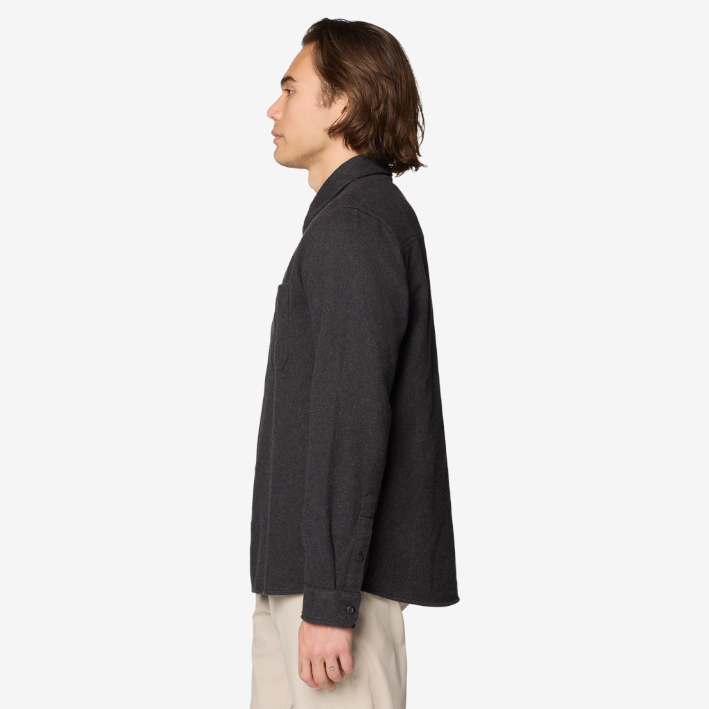 Mountain Hardwear M Plusher™ Long Sleeve Shirt in SCHWARZ