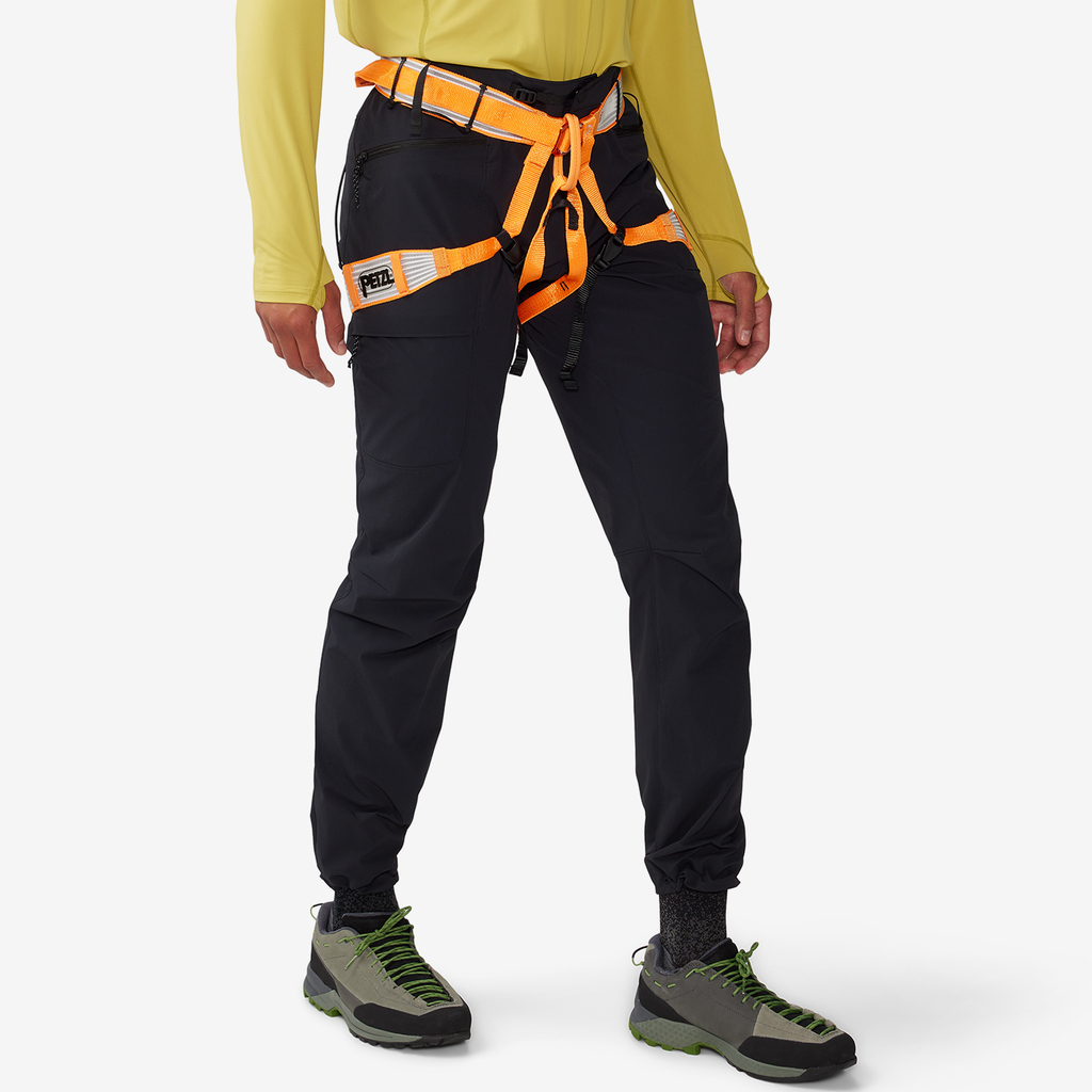 Mountain Hardwear M Chockstone™ Alpine LT Pant in SCHWARZ