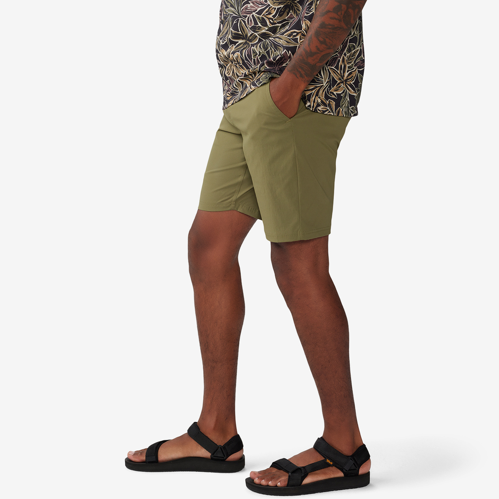 Mountain Hardwear M Axton™ Short in GRÜN