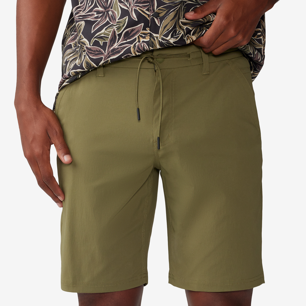 Mountain Hardwear M Axton™ Short in GRÜN