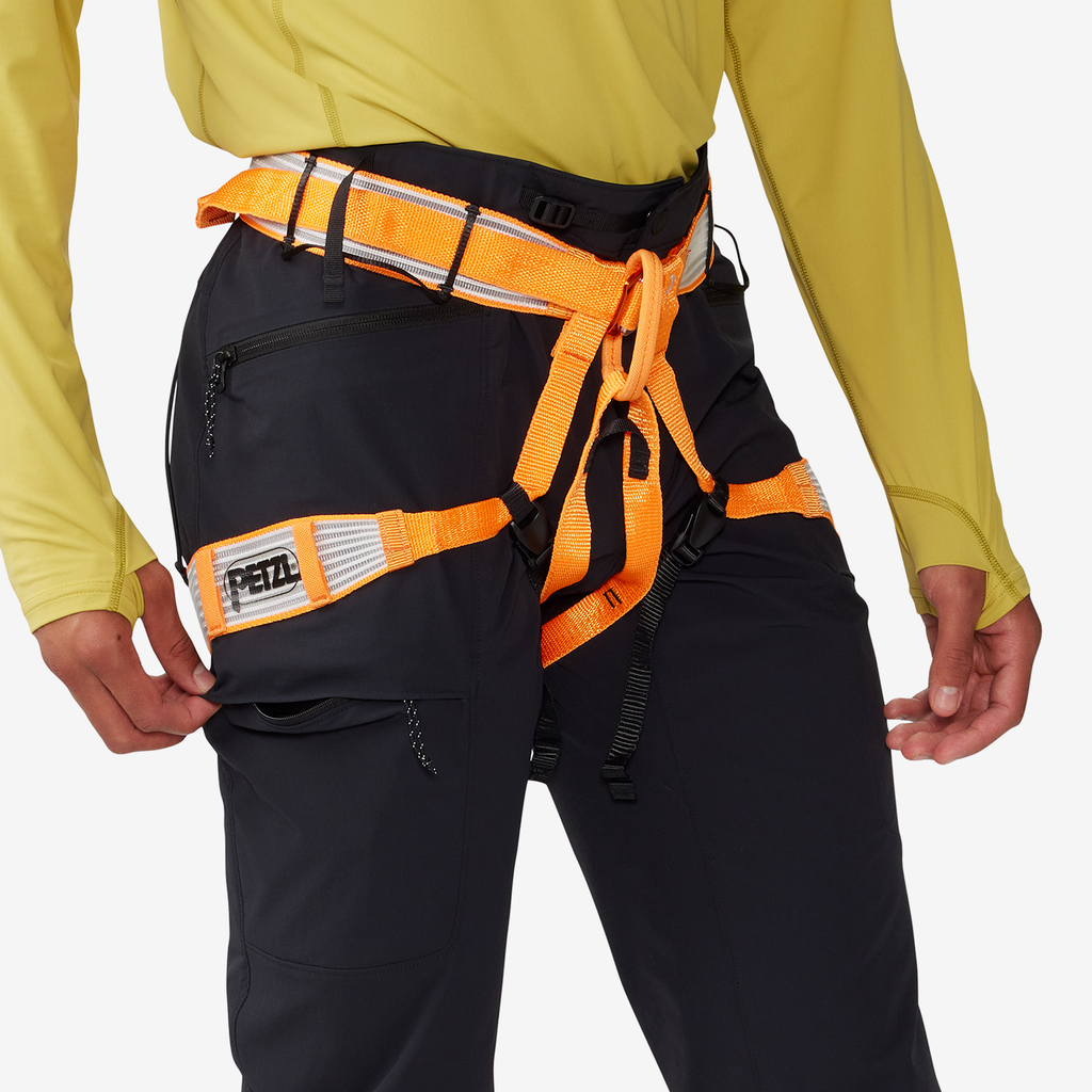 Mountain Hardwear M Chockstone™ Alpine LT Pant in SCHWARZ