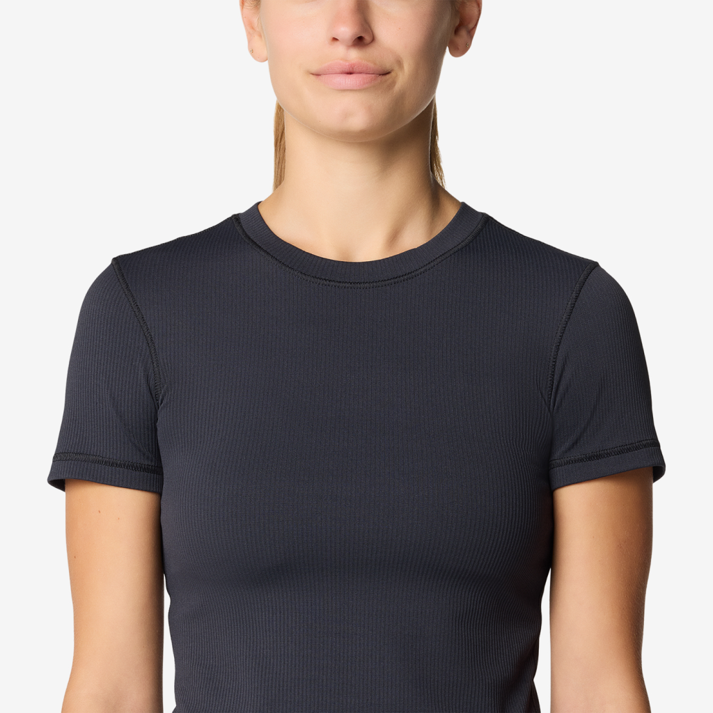 Mountain Hardwear W Peak Knit™ Short Sleeve in SCHWARZ