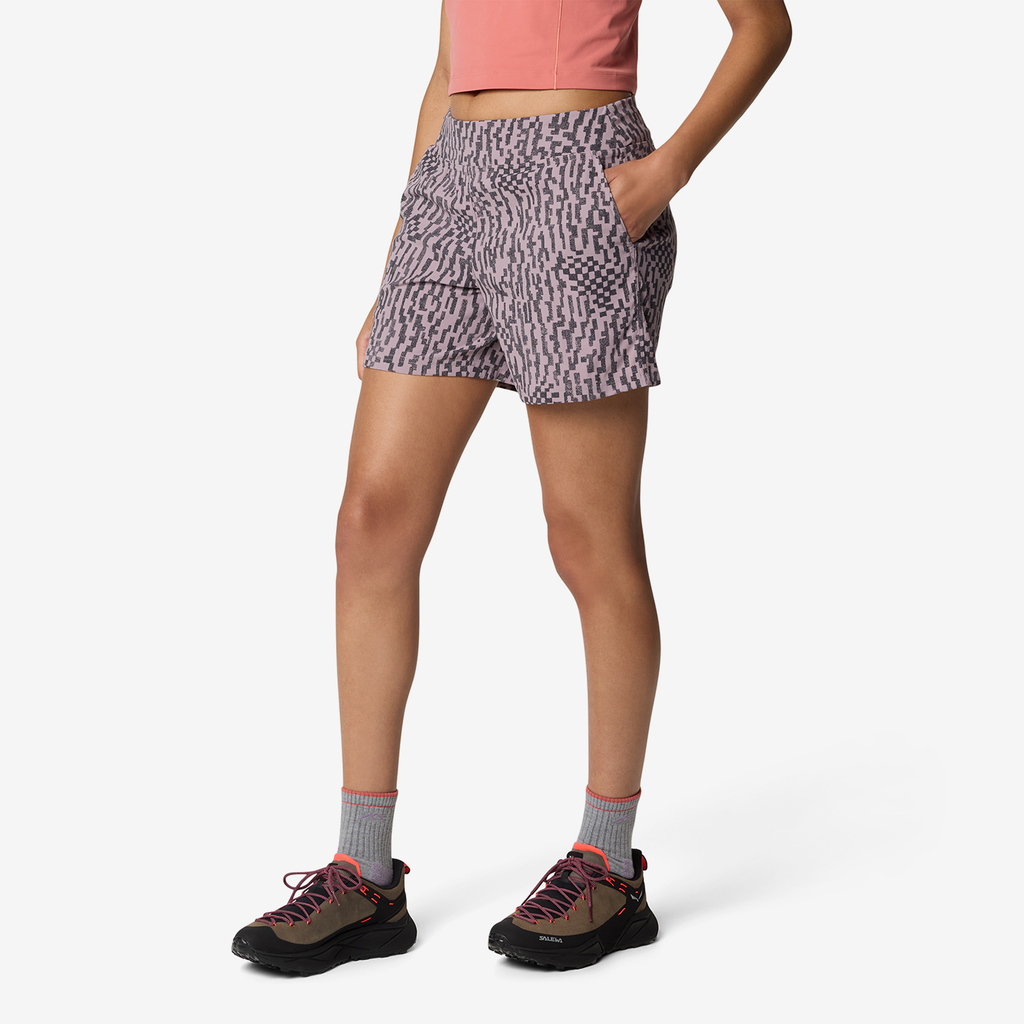 Mountain Hardwear W Dynama™ Short in VIOLETT