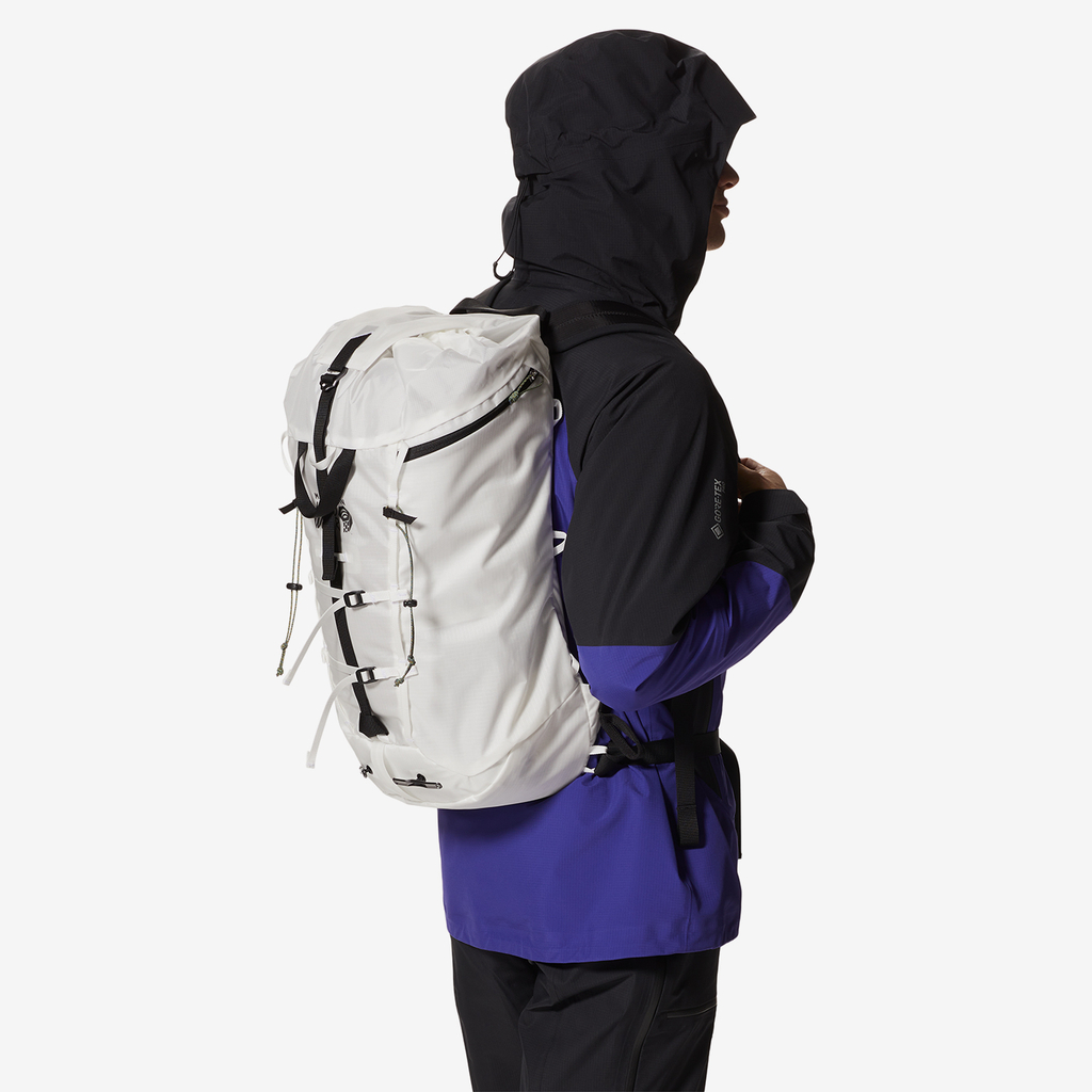 Mountain Hardwear Alpine Light™ 28 Backpack in WEISS