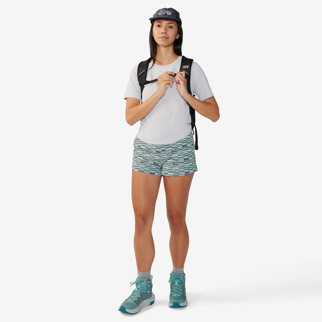 Mountain Hardwear W Dynama™ Pull-On Short in GRÜN